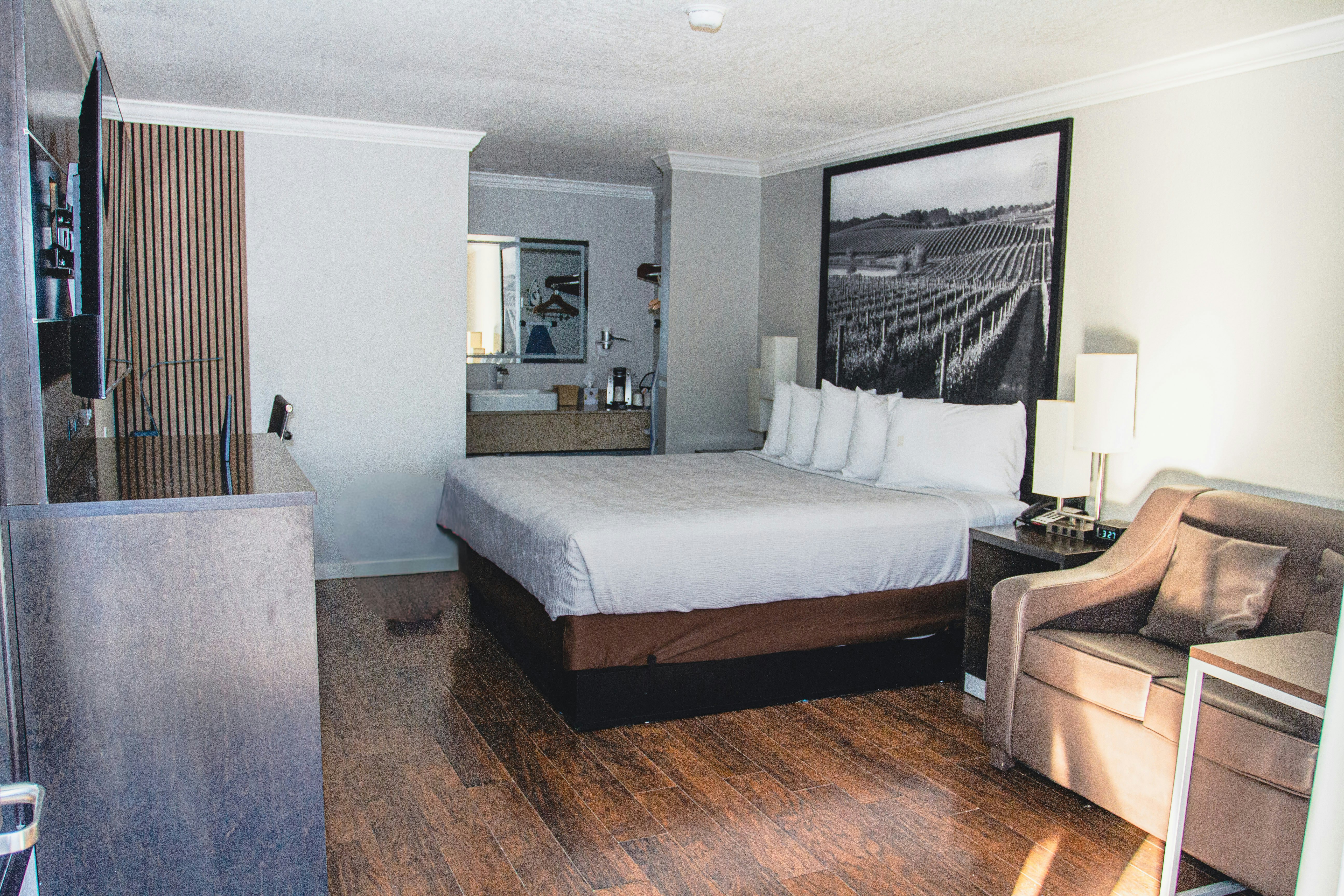 Super 8 By Wyndham Ukiah 5/22