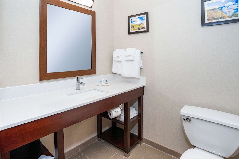 Comfort Inn Naugatuck-Shelton, CT 24/24