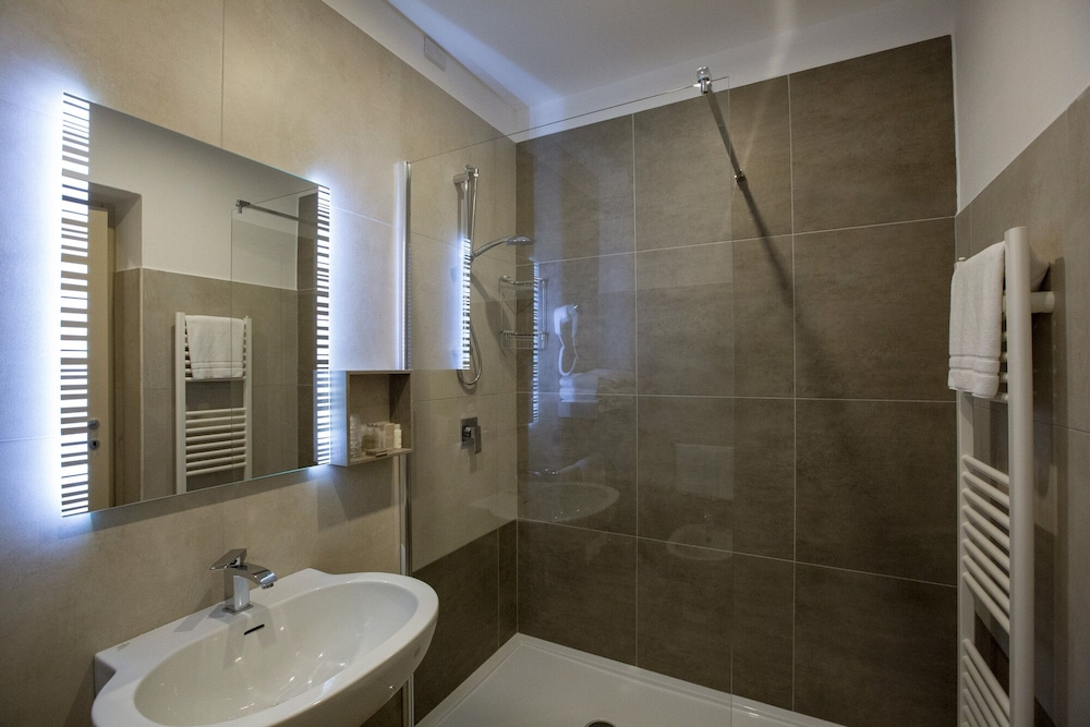 ROOM, SINGLE, SINGLE BED
