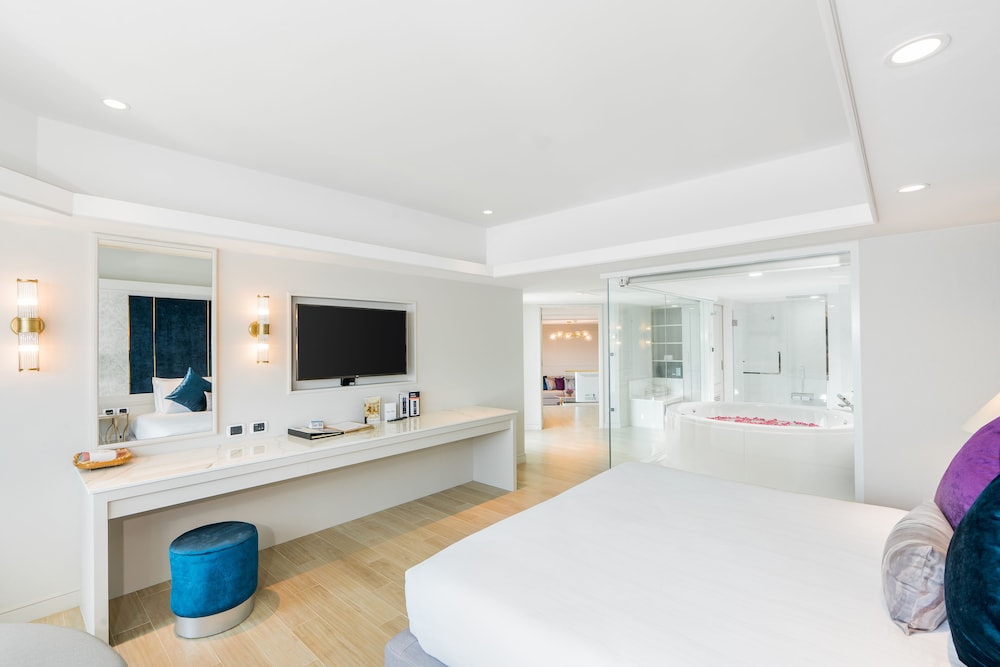 ROYAL CLIFF BEACH HOTEL 22/72