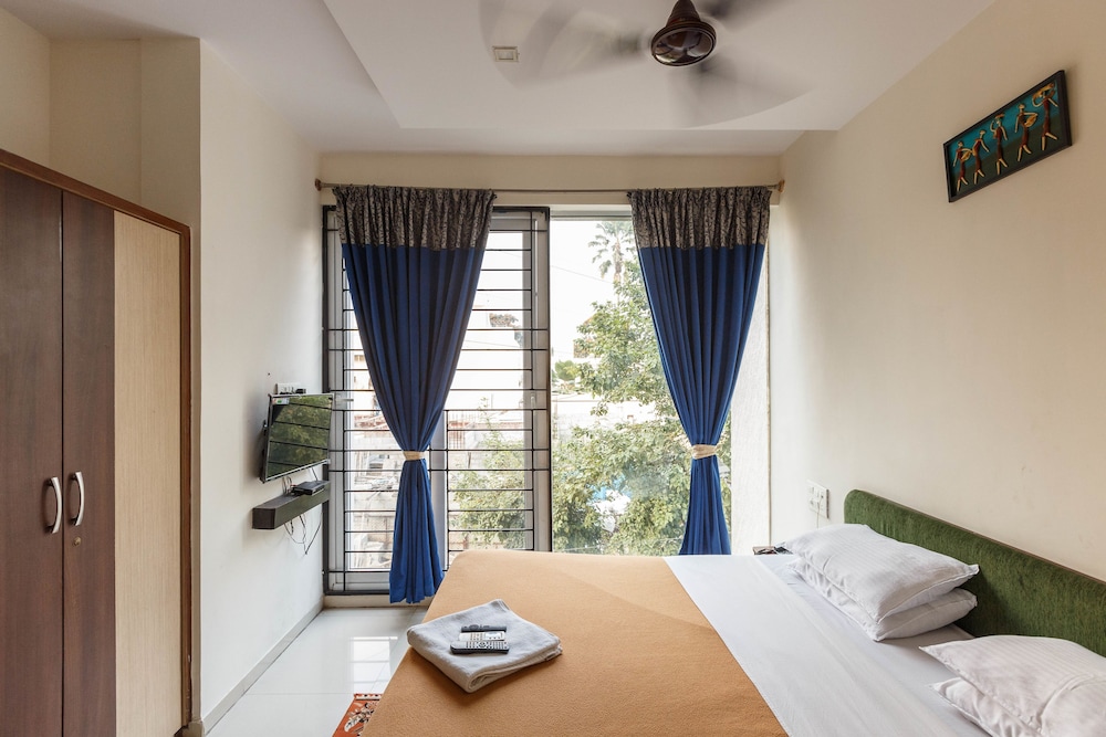 4 Seasons Suites 21/50
