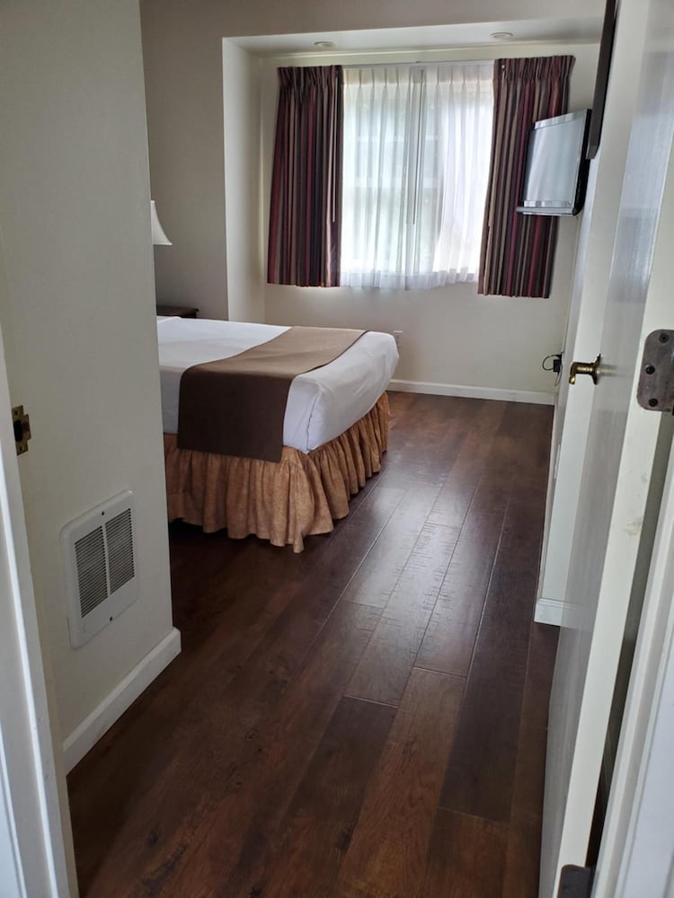 Bide A Wee Inn And Cottages 54/74