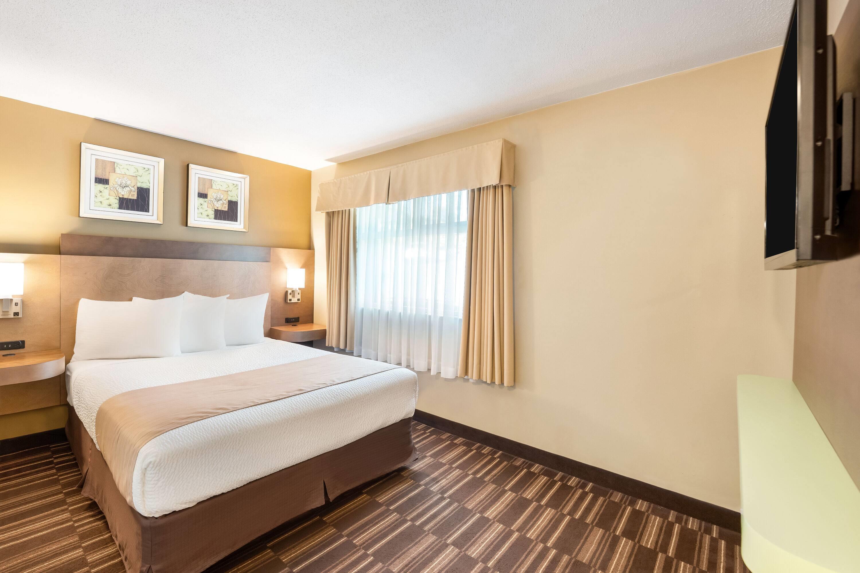 Room, Queen Bed, Lounge Level