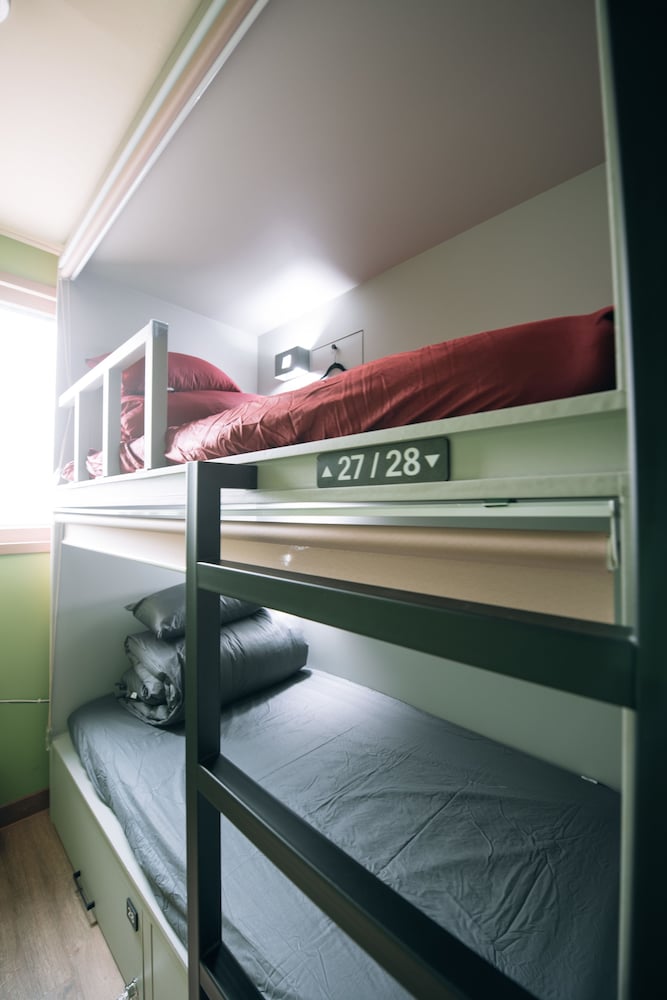 Female Dorm, Female Only, 4 People, 2 Bunk Beds