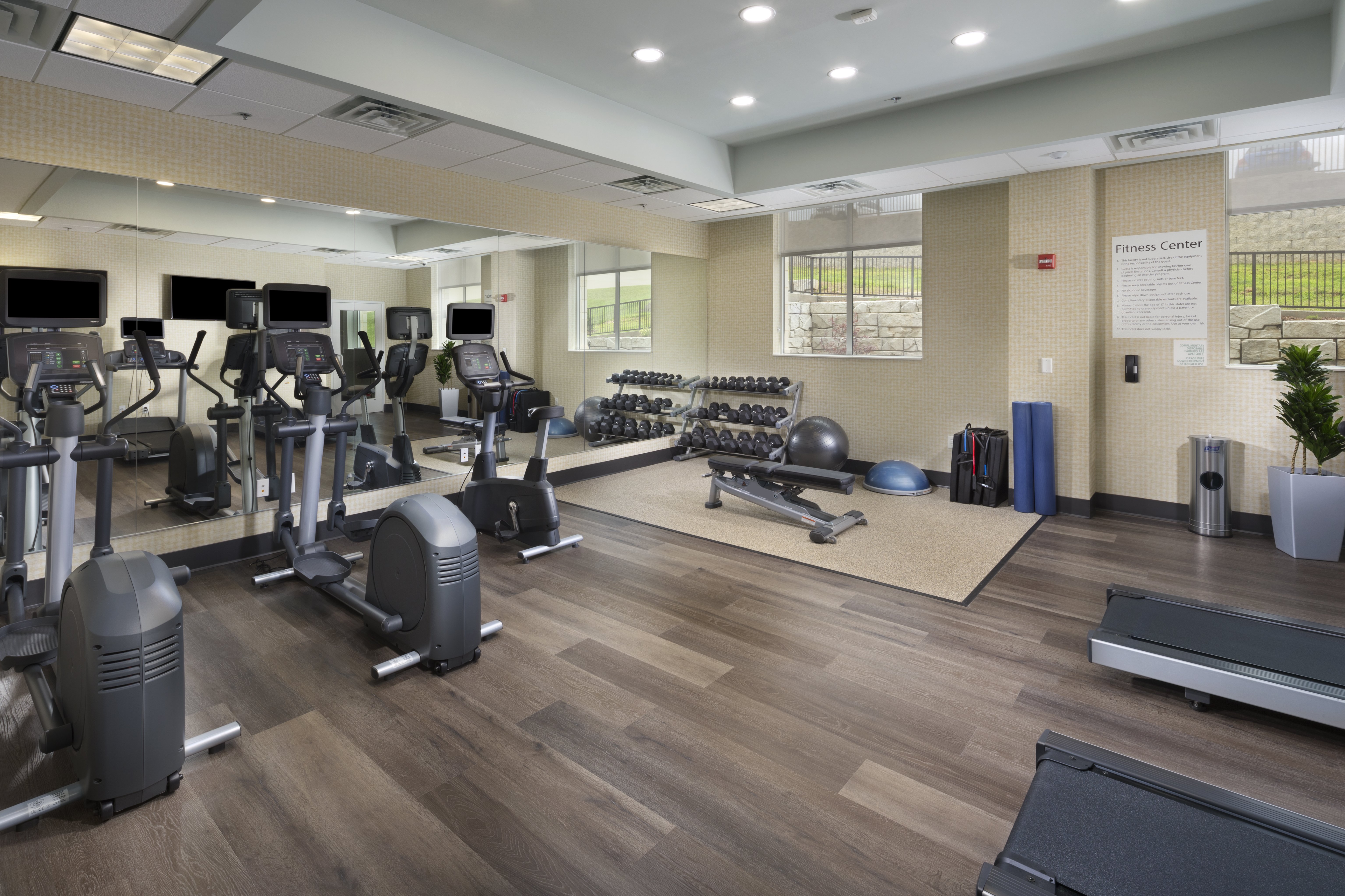 Holiday Inn And Suites Arden Asheville Airport 26/51