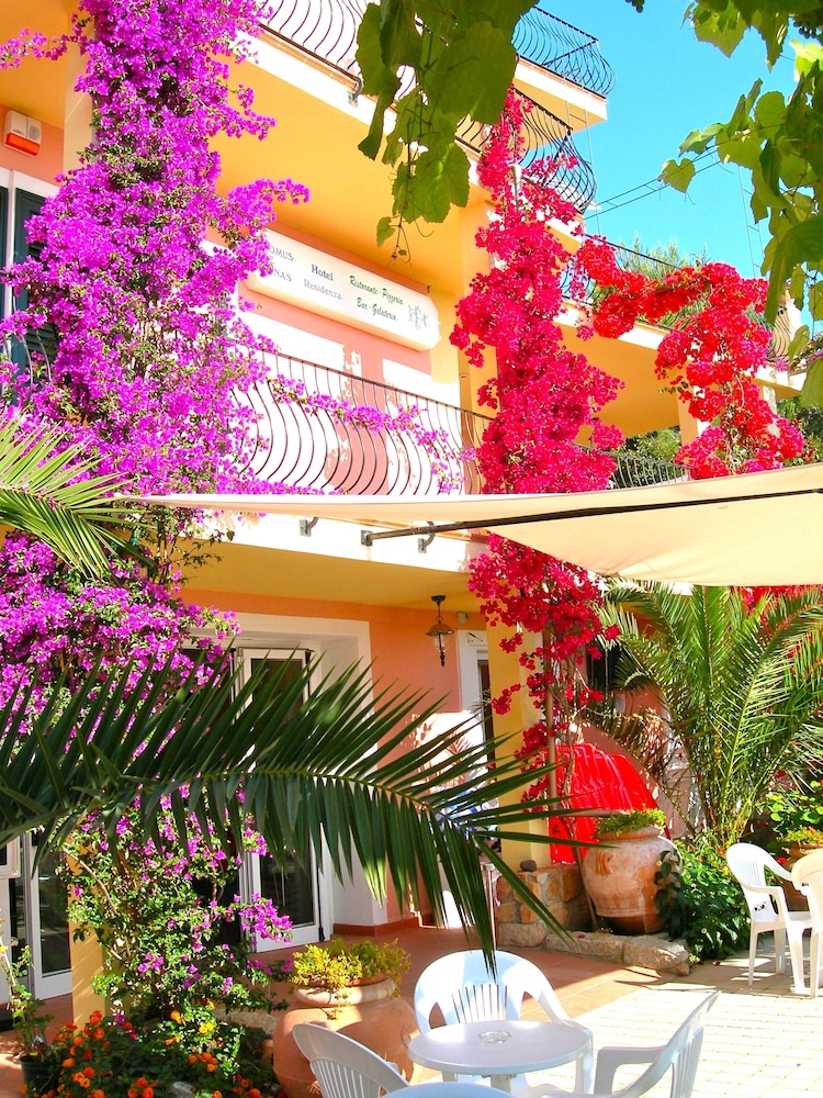 Aparthotel Domus De Janas Sul Mare 5/50