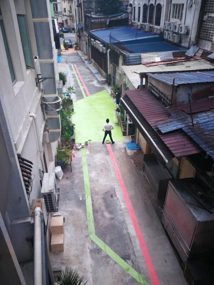 Leo Backpackers Central Market 33/44