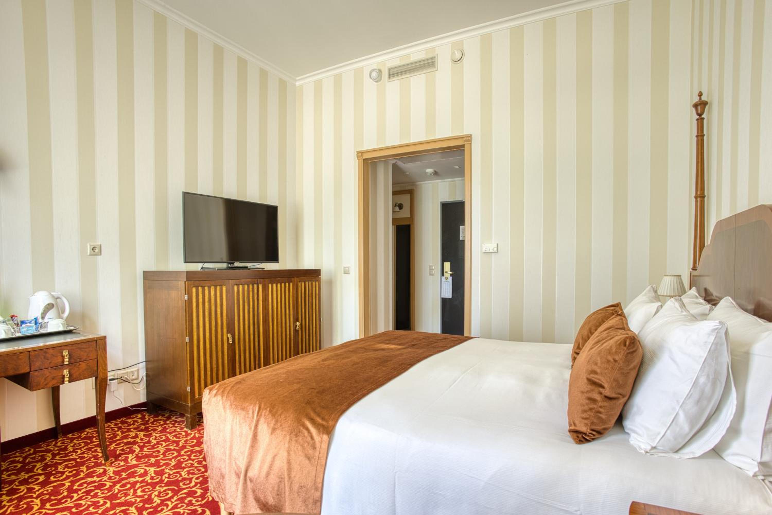Wellness, Deluxe, Queen Bed