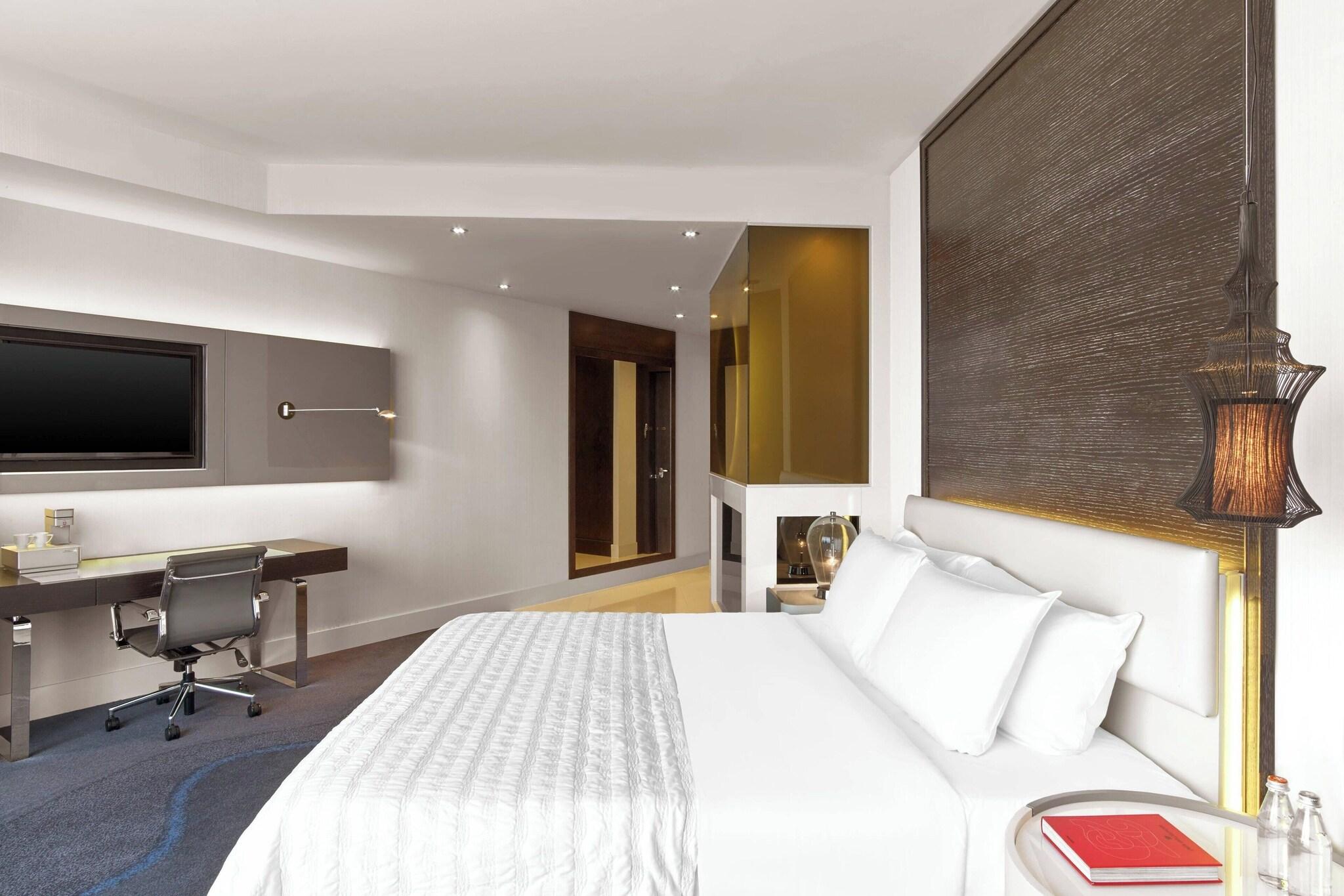 Suite, City View