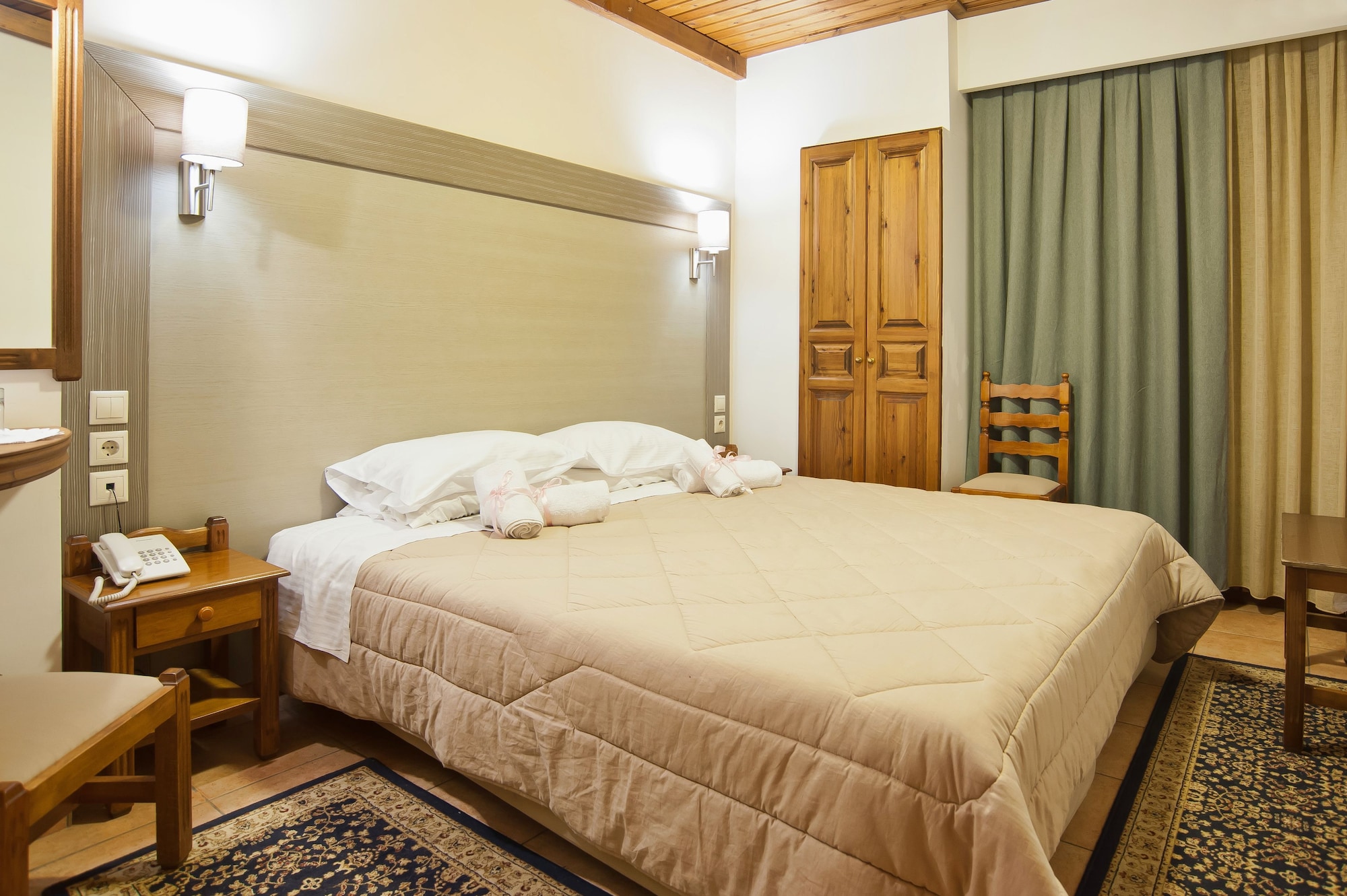 غرفة بسريرين منفصلين بإطلالة على البحر، Pan Hotel 3/8