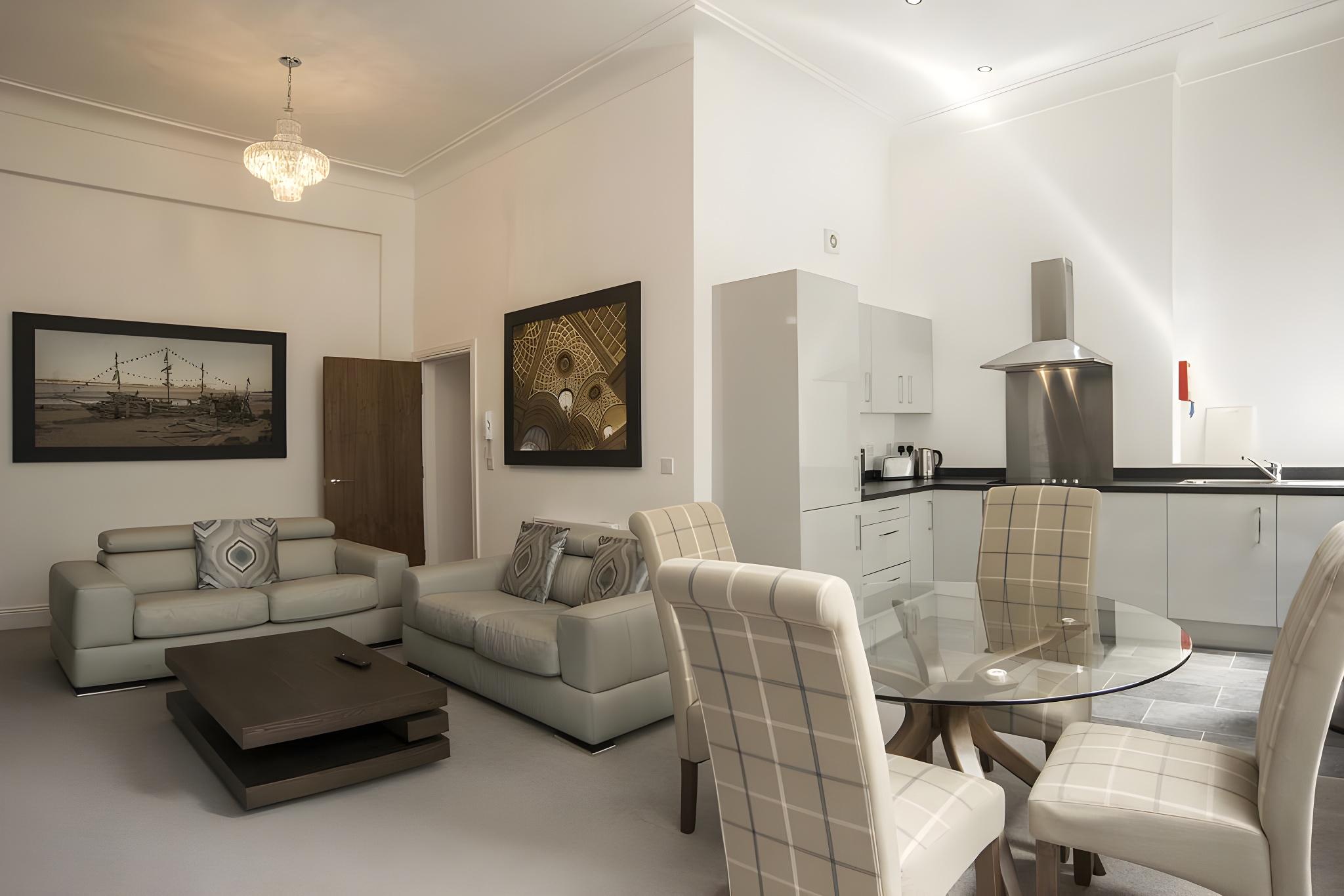 The Castle Collection - 14 Cook Street 8/19