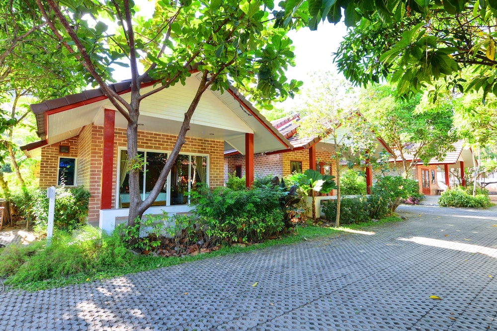 Theerama Cottage Resort 3/84
