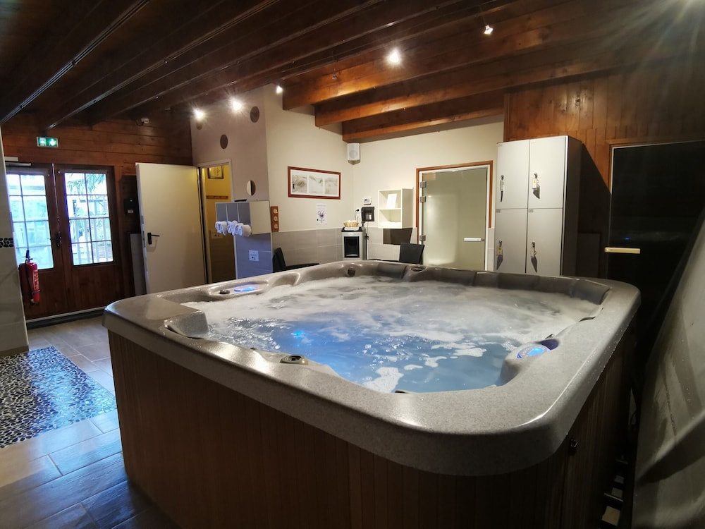 HOSTELLERIE DU CENTROTEL ET SPA 21/29