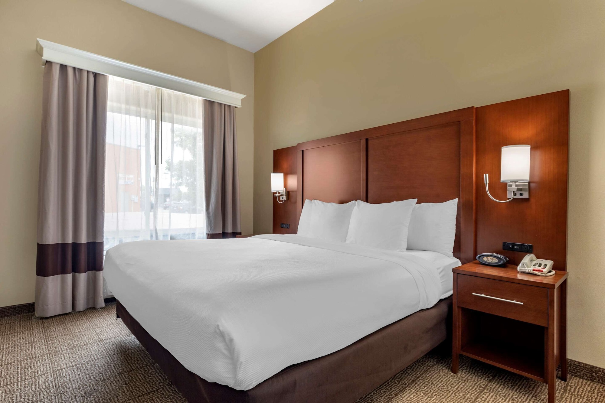 SUITE, KING BED, SOFA, ACCESSIBLE