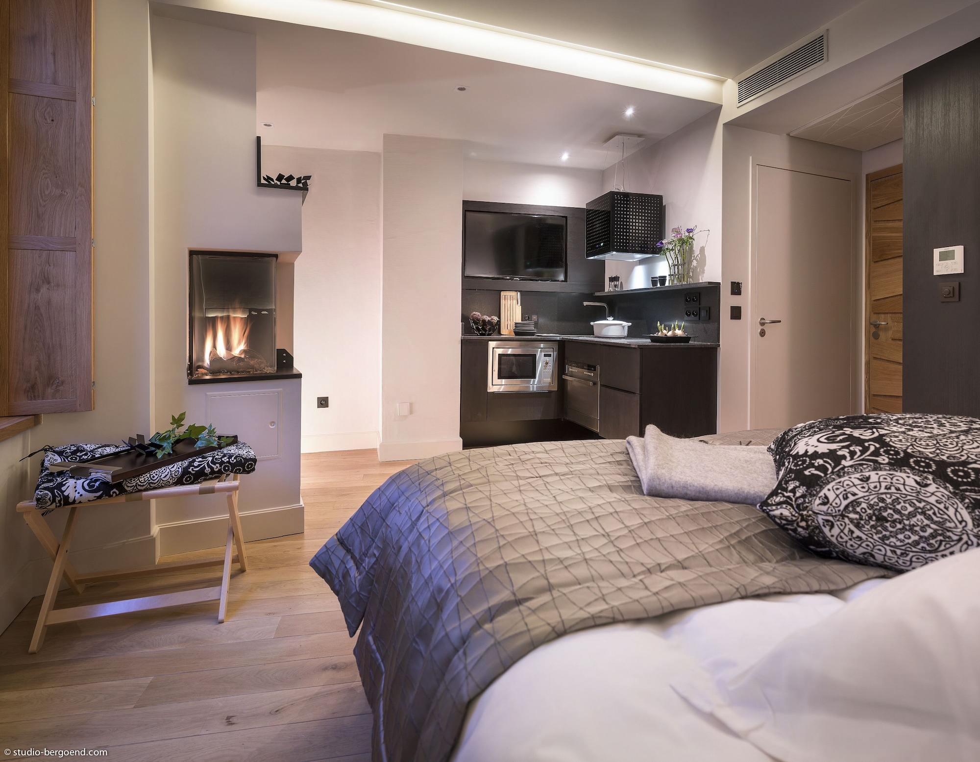 DUPLEX, APARTMENT