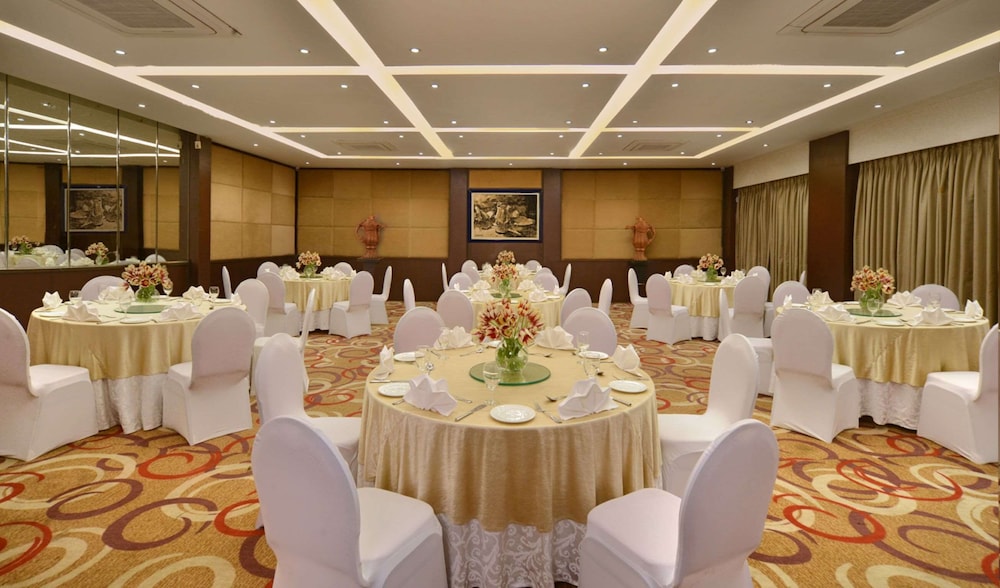 Golden Tulip Srinagar 38/48