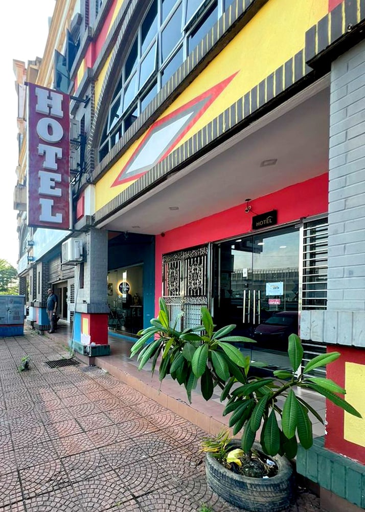 Kota Damansara Business Hotel 31/34