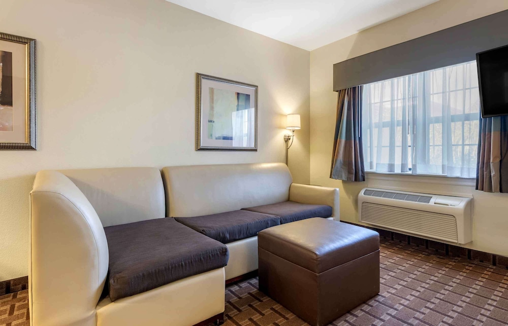 Crestwood Suites Lakeland 48/63