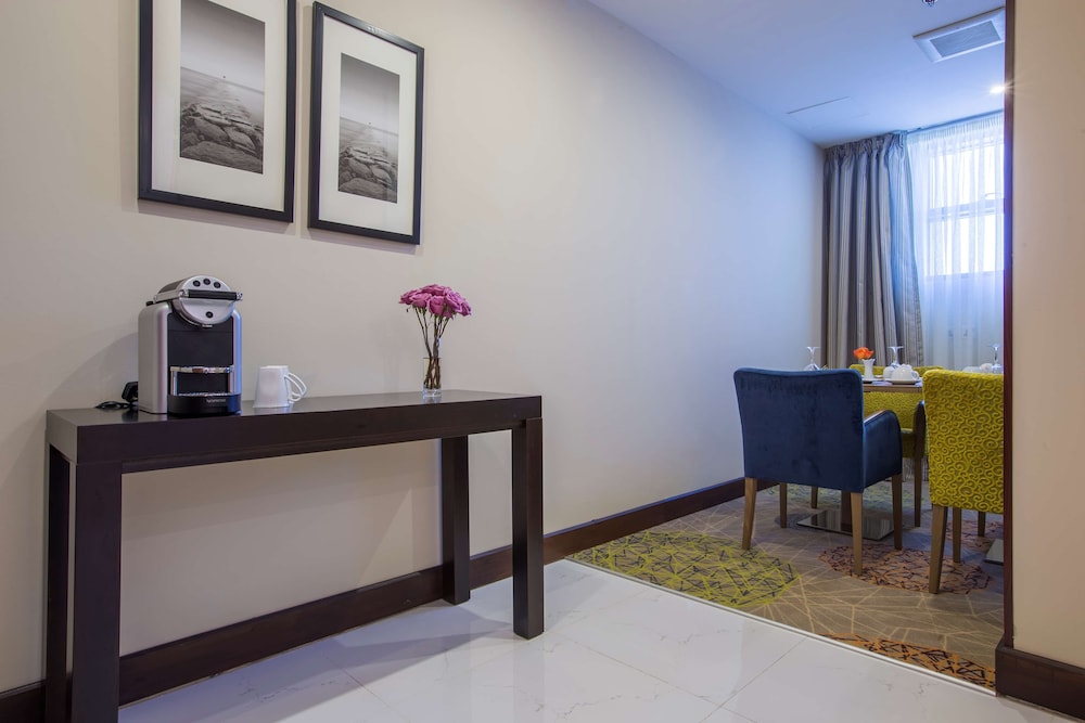 Radisson Blu Plaza Jeddah 12/71