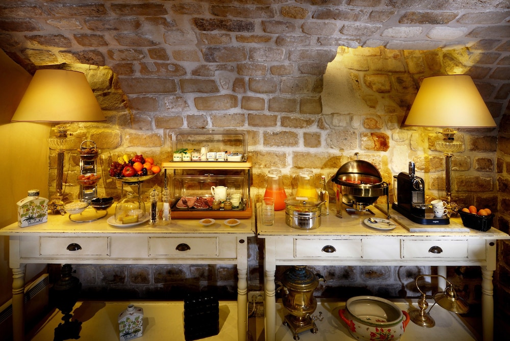 Le Relais Montmartre 45/53