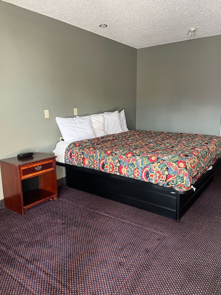 Hallmark Inn and Suites 5/30