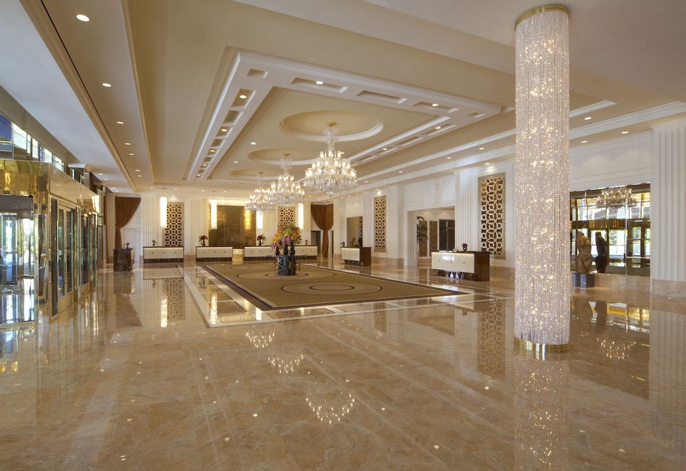 Trump International Hotel Las Vegas 11/83