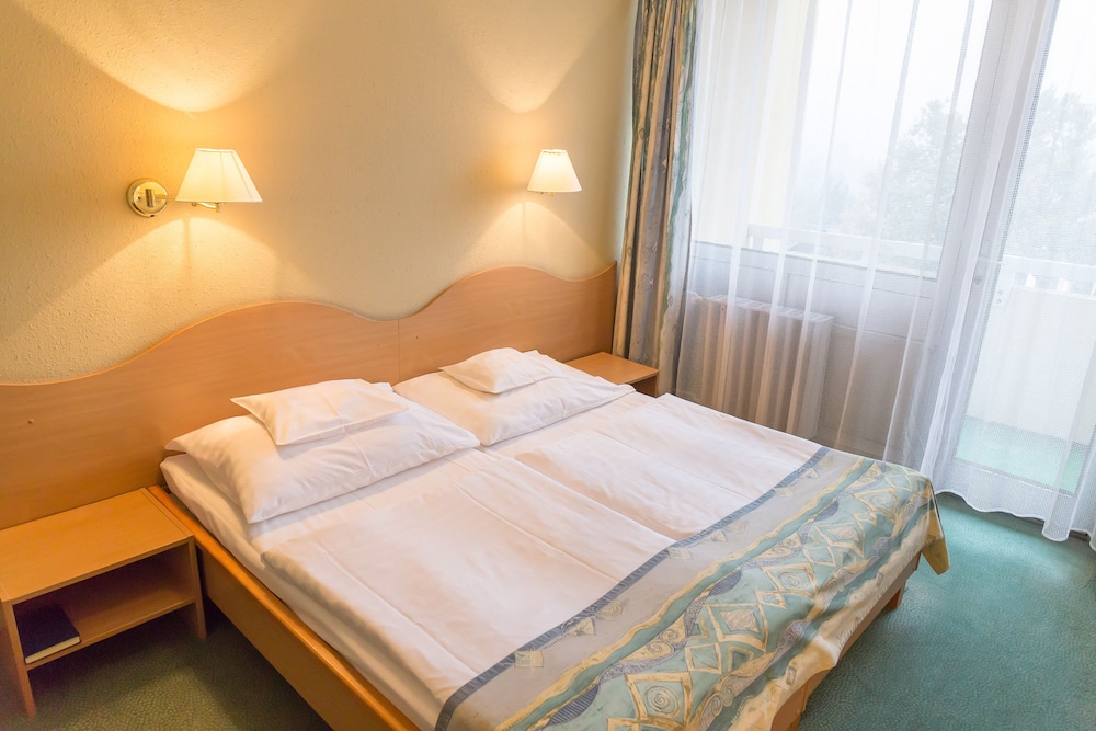 HUNGUEST HOTEL HELIOS 20/56