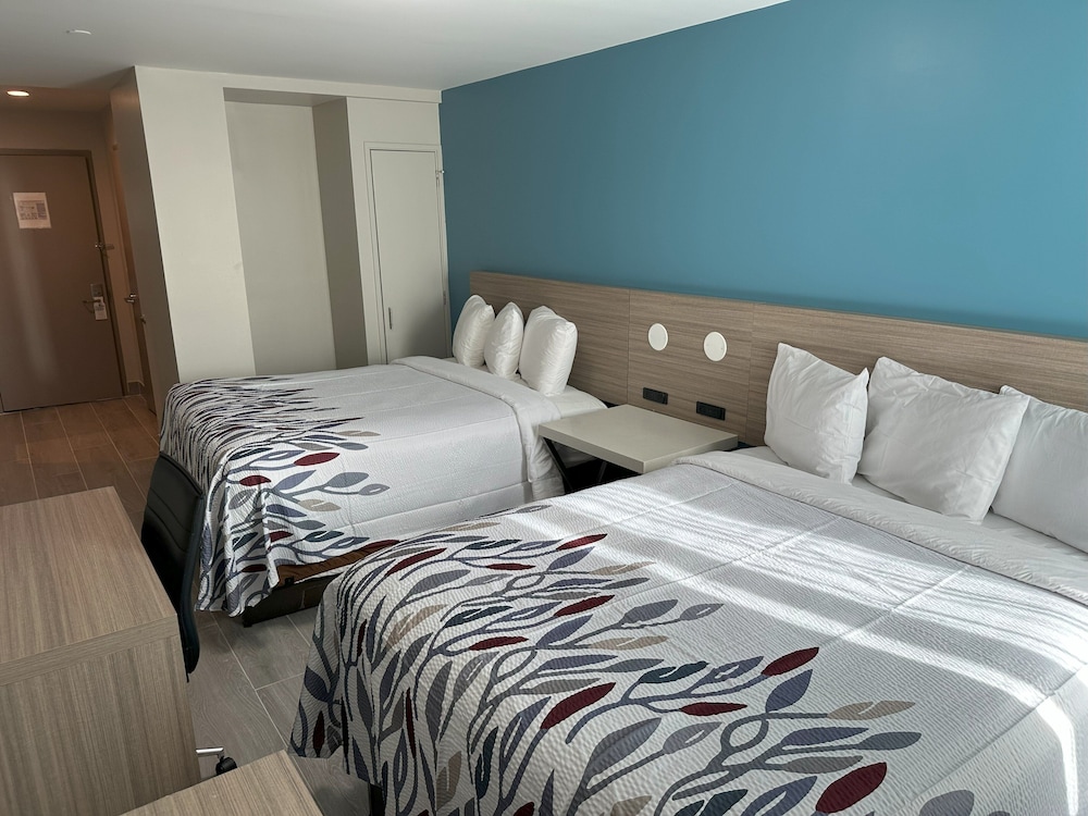 NON-SMOKING STANDARD 2 QUEEN BEDS