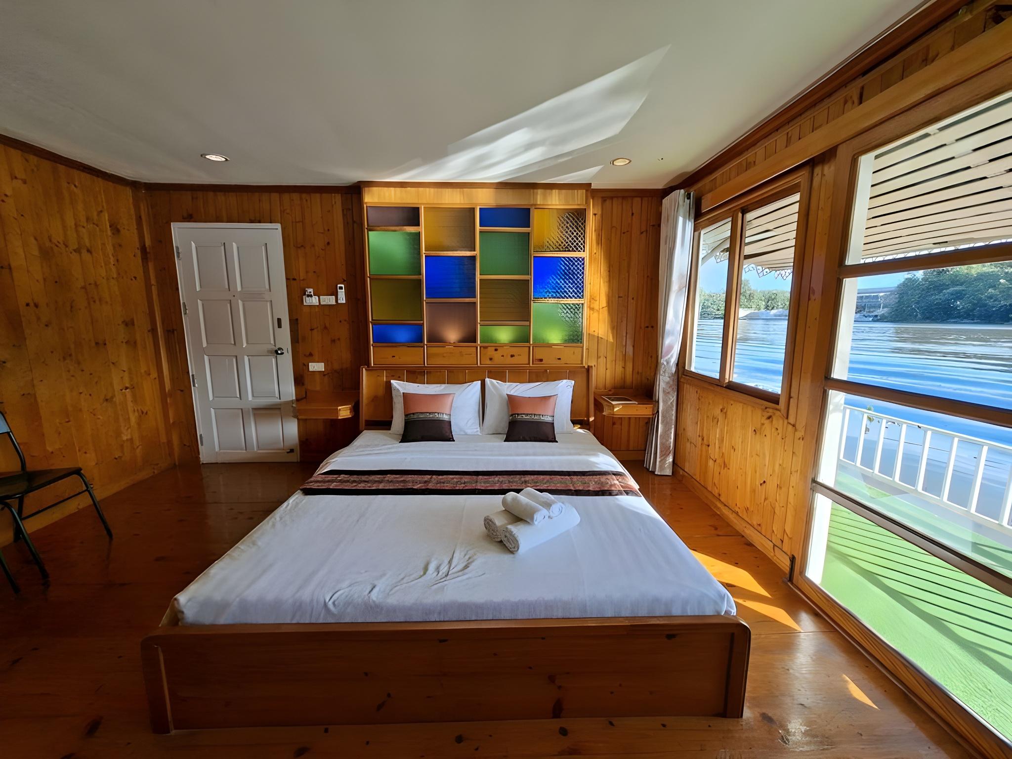 Deluxe, River View