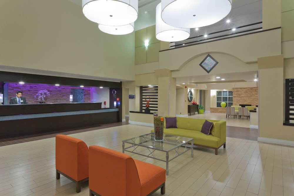 DoubleTree by Hilton Chatsworth 6/42