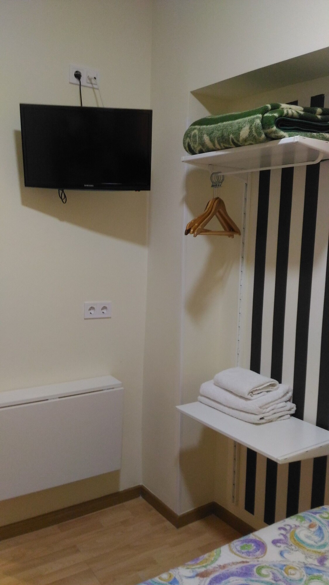 ROOM, QUADRUPLE, PRIVATE BATHROOM