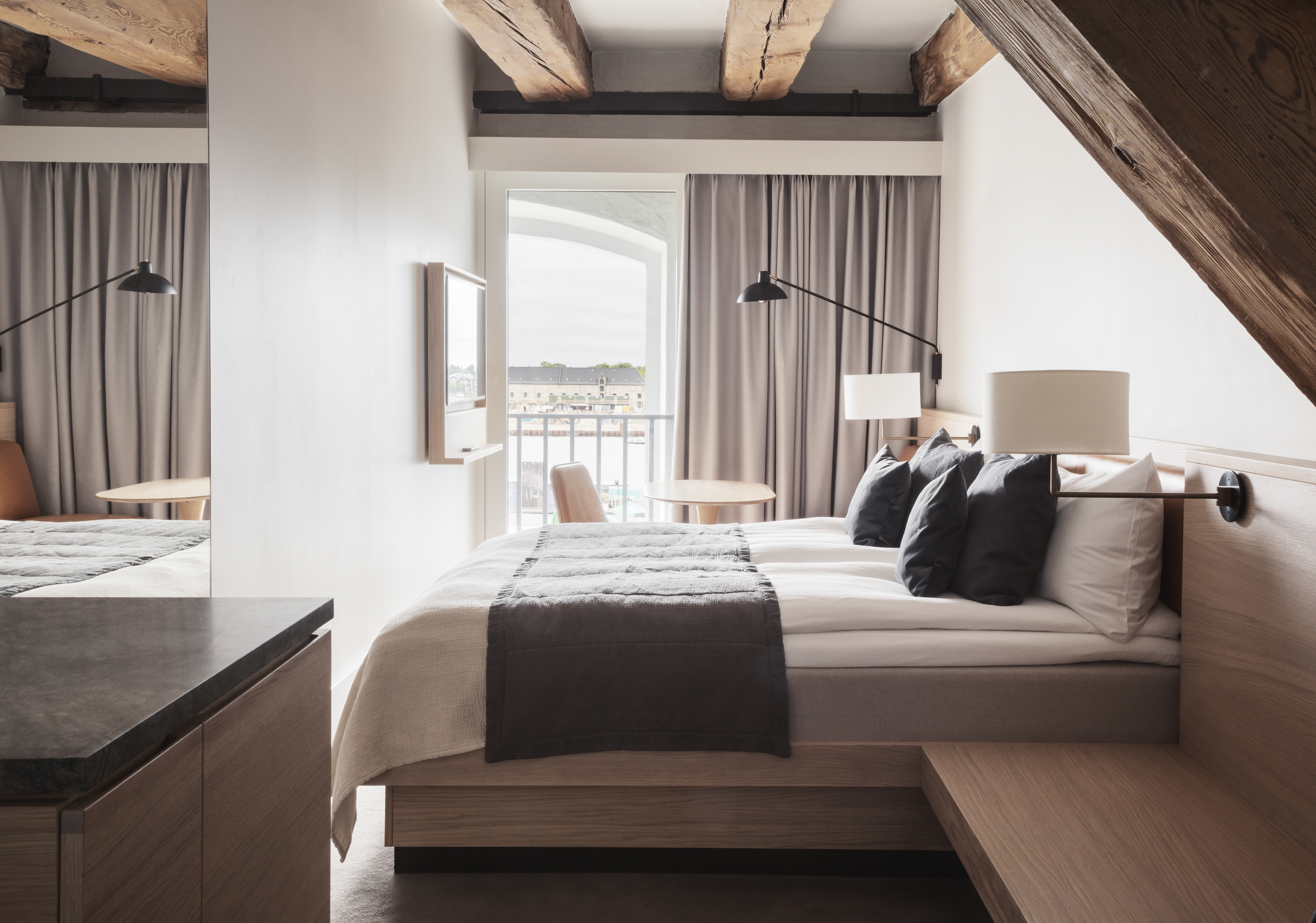 Classic, King Bed, Water Front