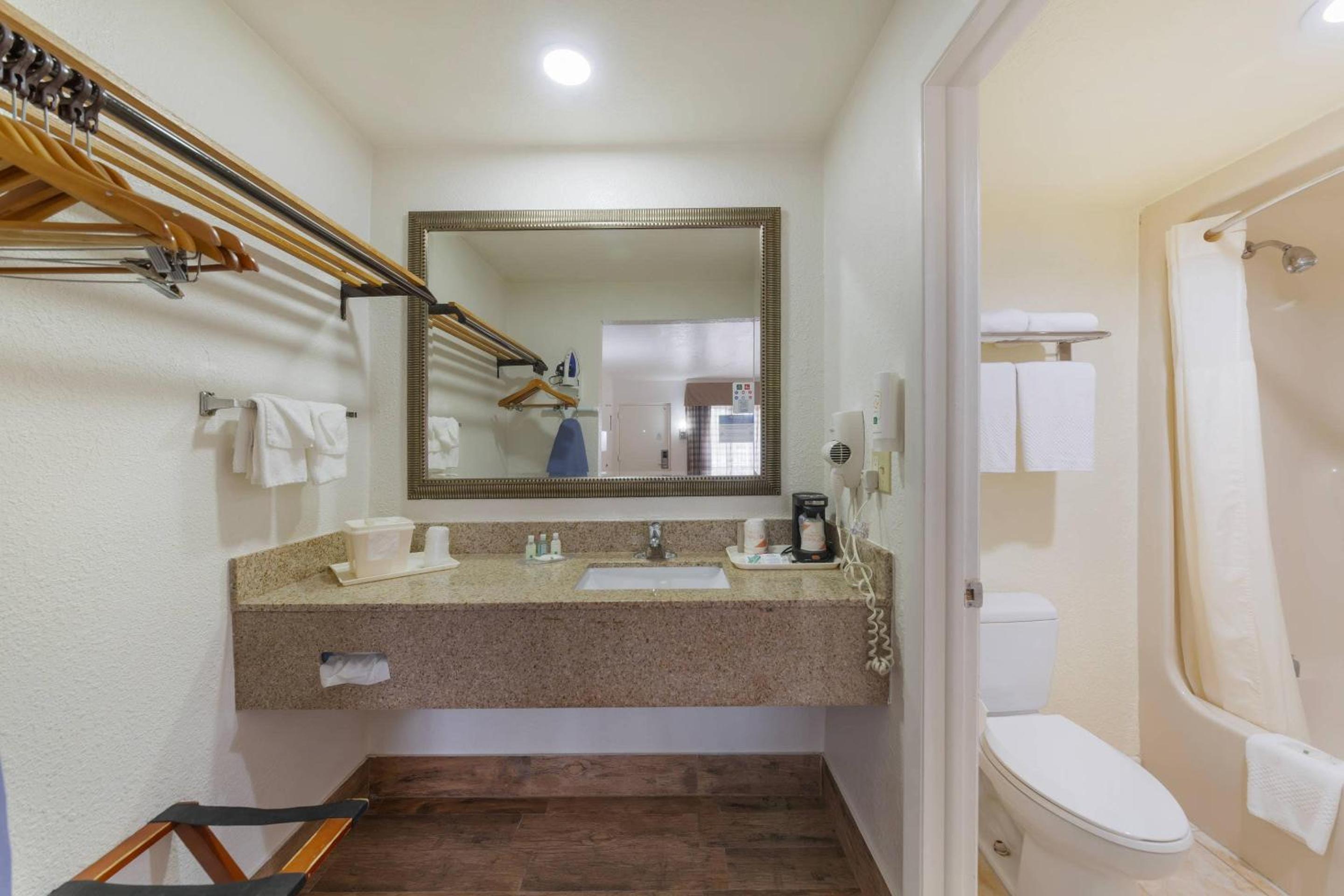 غرفة خارجية بسرير كينج، Quality Inn Florida City - Gateway To The Keys 6/7