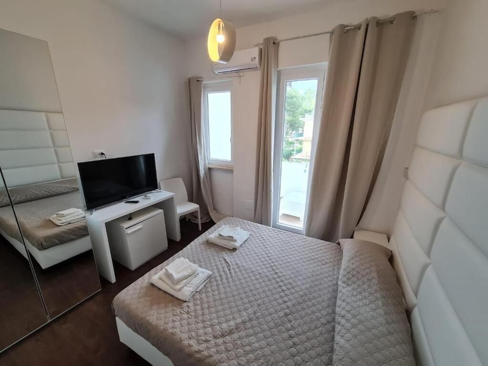 Hotel Artemide Mare 8/40