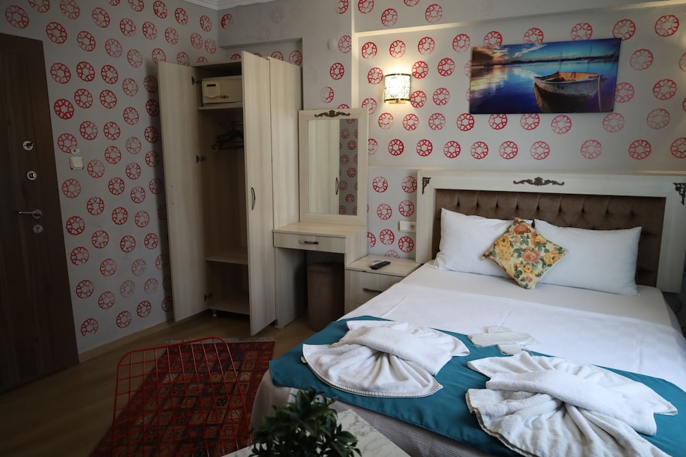 ROOM, SINGLE