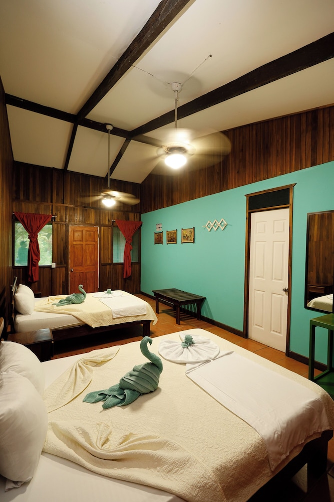 Turtle Beach Lodge 10/50