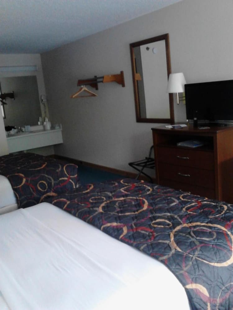 Super 8 by Wyndham Branson Shepherd of the Hills Exwy 23/60