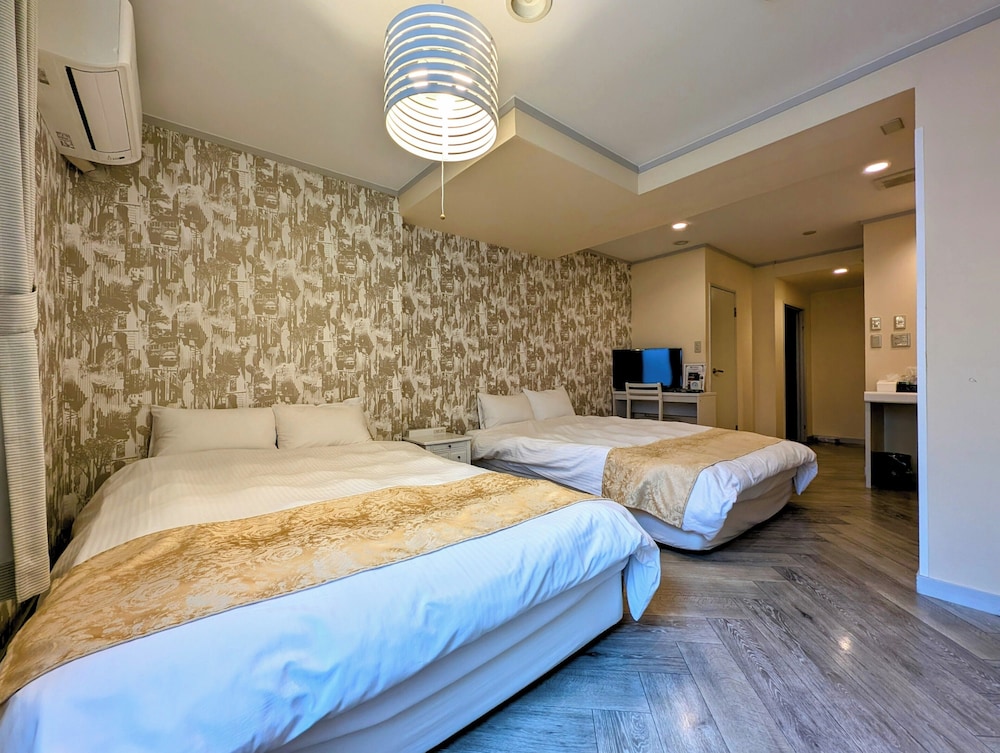 DESIGN, 2 DOUBLE BEDS