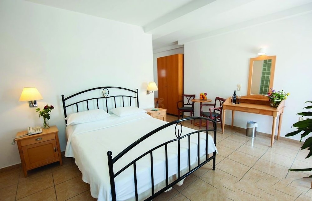 THEOXENIA(FIRA) 12/56