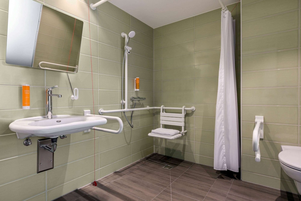 Super 8 By Wyndham Oberhausen 13/36