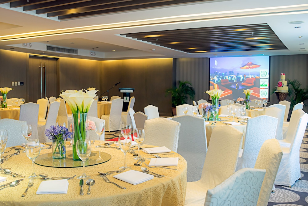 The Bayleaf Intramuros 54/56