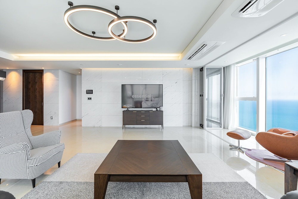 LCT Residence Y Collection 28/50