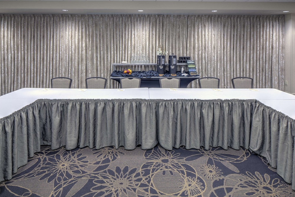 Doubletree By Hilton Madison Downtown 9/48