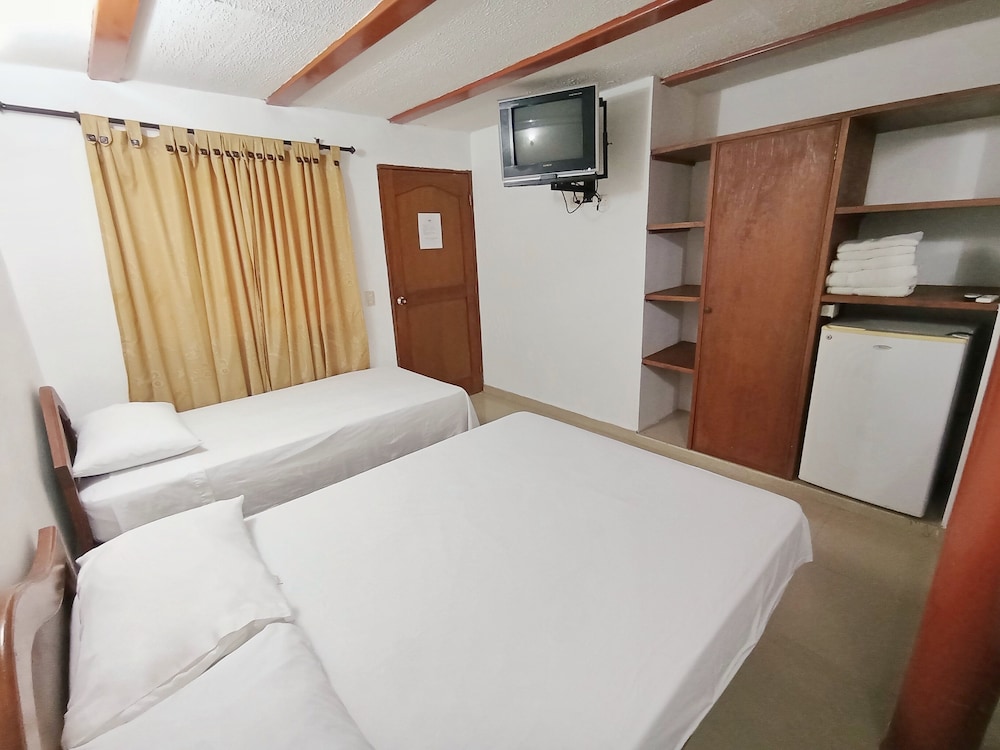 Hotel Brisas Marinas 5/28