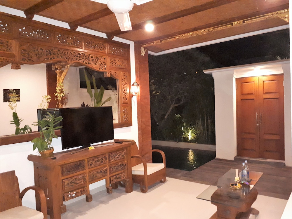 The Calmtree Bungalows 42/64