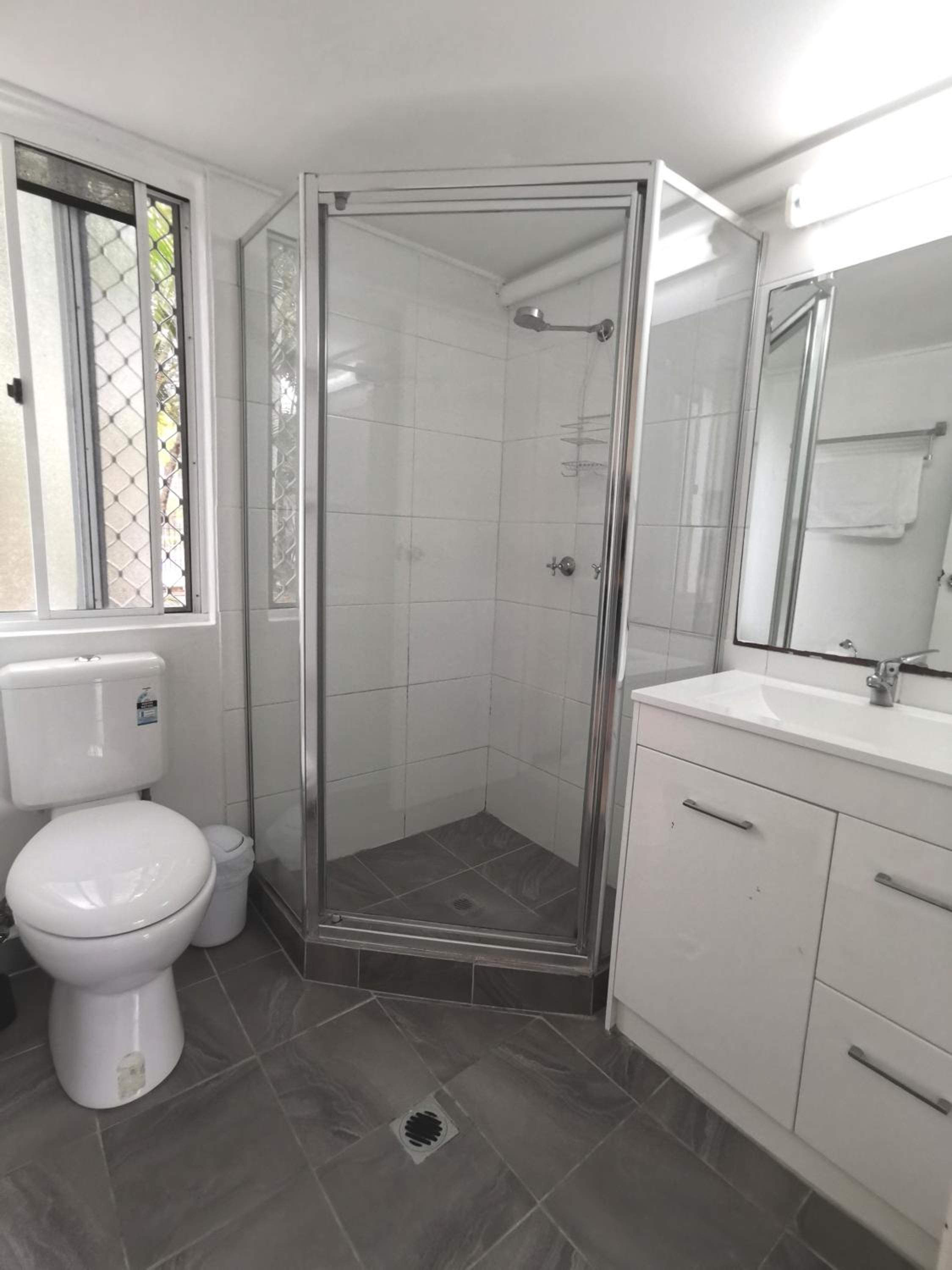 1 Bedroom, Deluxe, Apartment, Lake Front 3/5