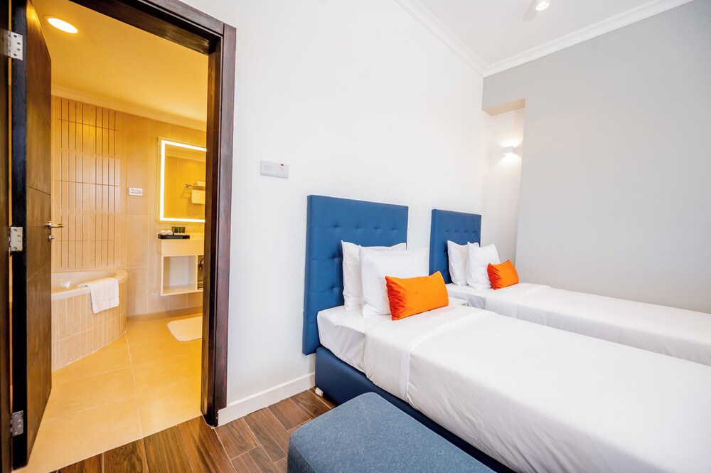 EXECUTIVE, SUITE, TWIN BEDS