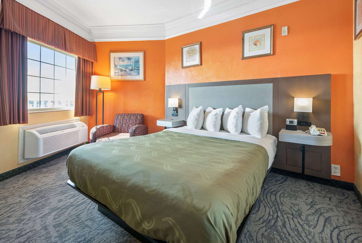 ROOM, QUEEN BED