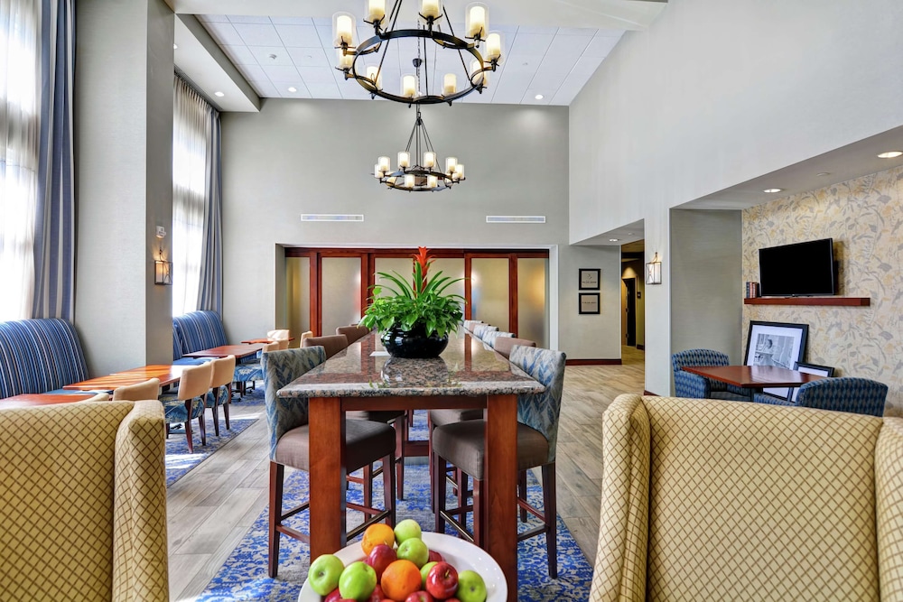Hampton Inn & Suites Fredericksburg-at Celebrate Virginia 27/39