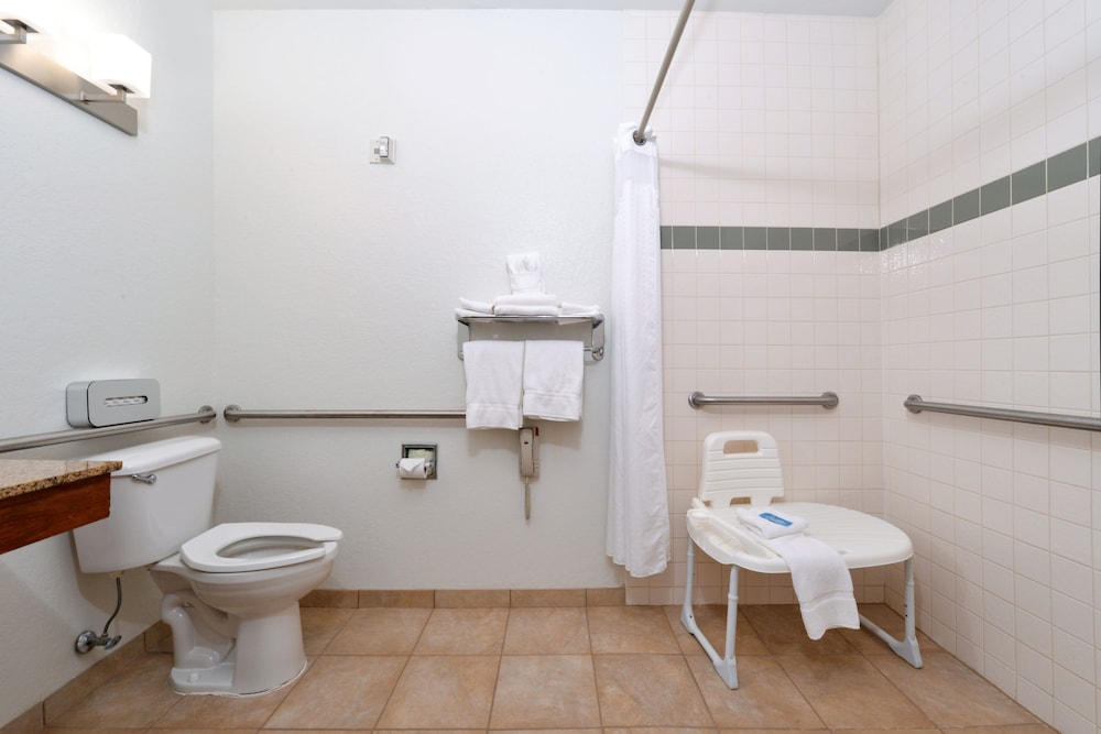 Holiday Inn Express Hotel And Suites Omaha West 19/46